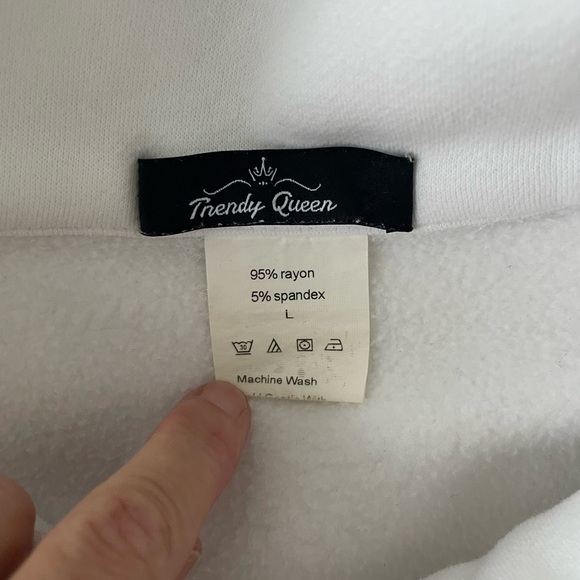 Elegant White Half-Zip Sweatshirt - Picture 6 of 6